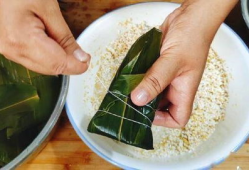 粽子怎么包视频,轻松学会传统美食制作